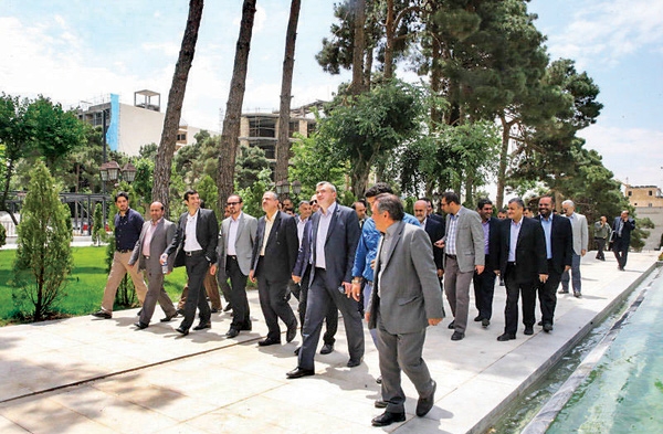 اعضای شورای شهر  از باغ امیرسلیمانی بازدید کردند.