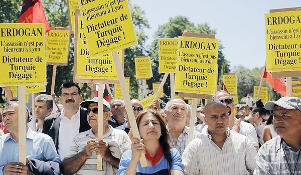 تظاهرات علیه اردوغان در فرانسه