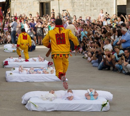 فستیوال پرش شیطان در اسپانیا