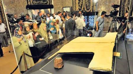 خرقه منتسب به حضرت محمد (ص) در استانبول به نمایش در آمد
