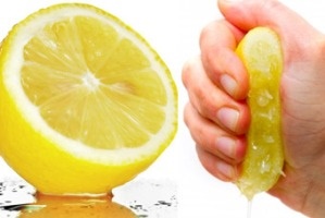 نکاتی مهم در گرفتن و نگهداری آب لیمو و آب غوره
