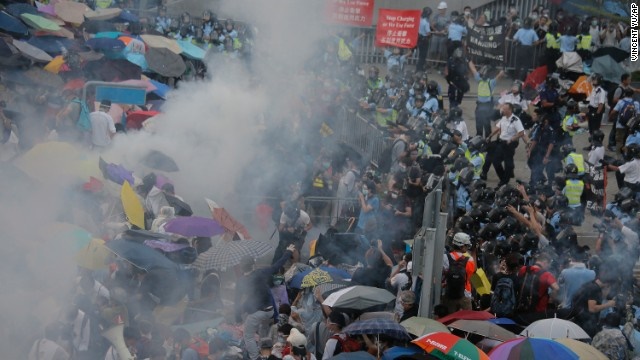 درگیری پلیس هنگ کنگ با تظاهرکنندگان 