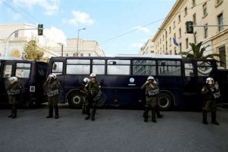  تظاهرات علیه نخست وزیر یونان به خشونت کشیده شد