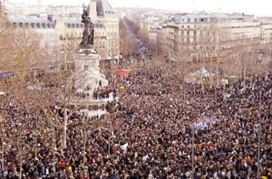 ۴۰ نفر از رهبران جهان در کنار حدود یک میلیون نفر از مردم فرانسه در راهپیمایی همبستگی شرکت کردند.