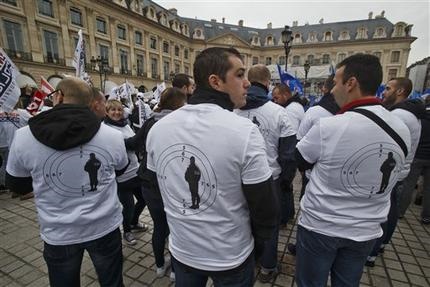  هزاران پلیس فرانسه در پاریس تظاهرات کردند