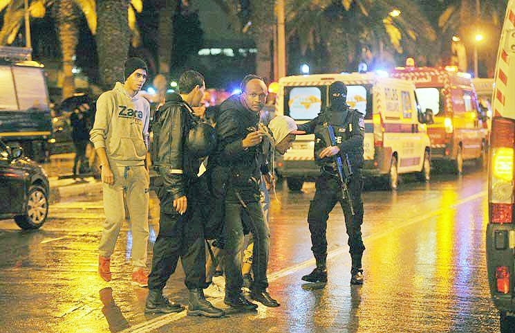 اعلام حالت فوق‌العاده در تونس در پی انفجار اتوبوس نیروهای گارد ریاست جمهور 