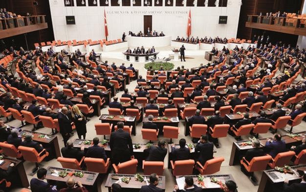 داود اوغلو در مراسم معرفی کابینه جدید ترکیه: خواهان تنش در روابط با روسیه نیستیم  