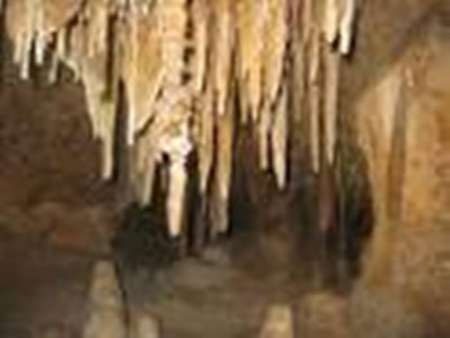 یک غار قدیمی در نورآباد فارس کشف شد 