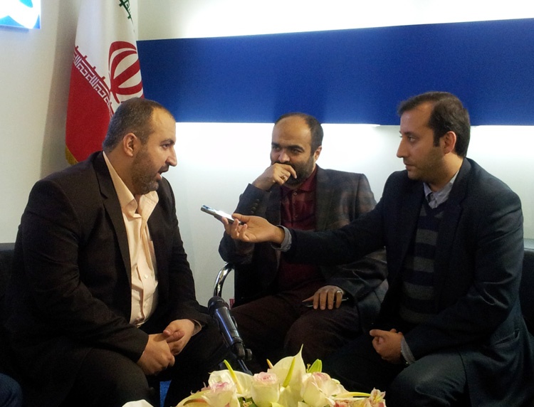 بازدید رییس سازمان رفاهشهرداری تهران از غرفه همشهری