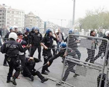 تظاهرات کُردها در ترکیه به خشونت کشیده شد 