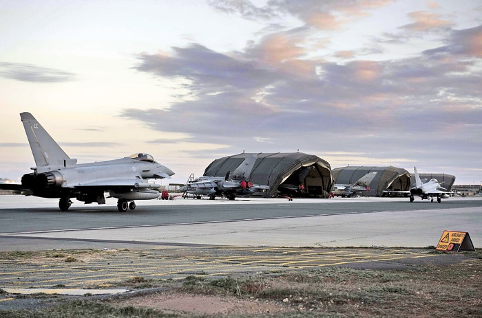 جنگنده‌های انگلیس از پایگاه این کشور در قبرس، برای حمله به سوریه پرواز می‌کنند.