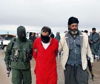  داعش، سر شیخ صوفی را در سوریه با شمشیر قطع کرد