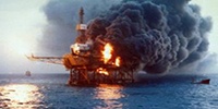ادامه آتش سوزی در سکوی نفتی جمهوری آذربایجان 