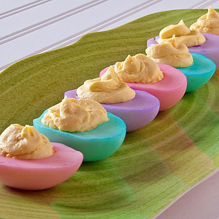 آشنایی با روش تهیه خوراک تخم‌مرغ رنگی