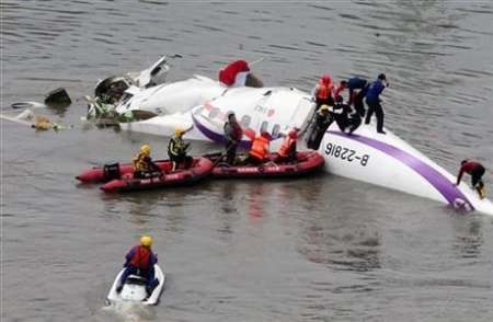 یک فروند هواپیمای مسافربری در تایوان سقوط کرد