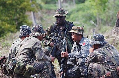  نظامیان آمریکایی فیلیپین را ترک می کنند