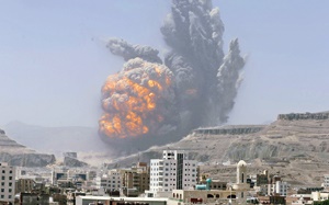 حملات روز گذشته عربستان ده‌ها کشته دیگر به جا گذاشت و صنعا را در دود و آتش فرو برد.