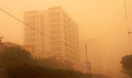 گرد و غبار در آسمان شهرهای کشور در حال افزایش است