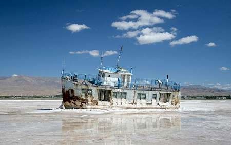 سطح تراز آب دریاچه ارومیه به حالت تثبیت نزدیک شده است