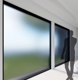 فضای خصوصی خنک و آفتابی با پنجره‌های هوشمند بی‌نیاز از پرده 