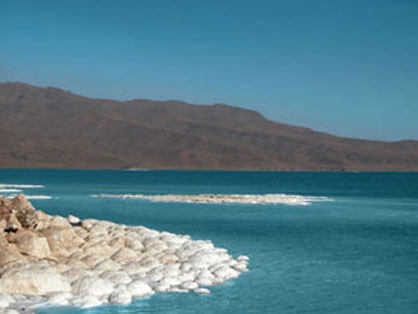 سطح آب دریاچه ارومیه ۶ سانتی‌متر پایین آمد 