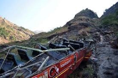 سقوط اتوبوس به دره در جاده چالوس