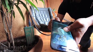 شارژ تلفن همراه با خاک گیاهان