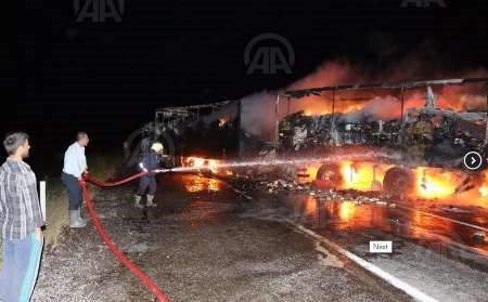  سه دستگاه تریلر در جاده بین المللی ترکیه -ایران به آتش کشیده شد