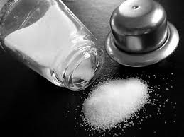 عوارض خطرناک افراط در مصرف نمک