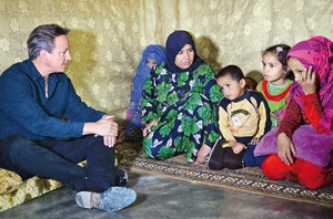 نخست وزیر انگلیس که از مخالفان پذیرش پناهجویان است دیروز به لبنان رفت و وعده کمک مالی به پناهجویان س