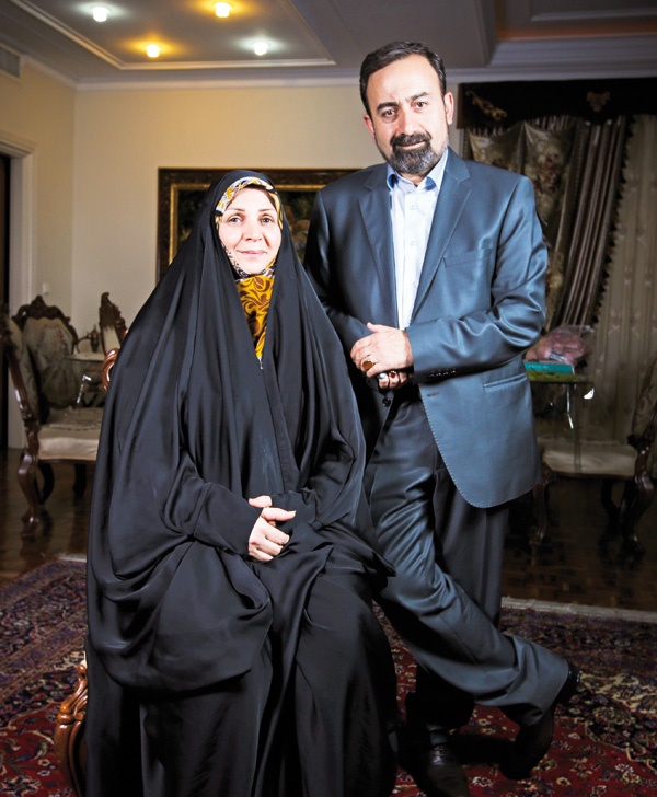 حسن سلطانی، مجری و گزارشگر تلویزیون و همسرش 