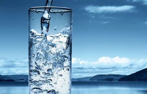 ۵ نشانه کمبود آب در بدن
