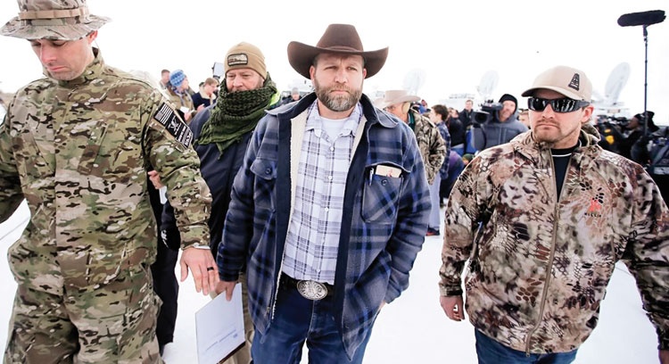 امون باندی(وسط) رهبر گروه شبه نظامیان در اورگان. اودیروز  به همراه ۶نفر دیگر توسط پلیس آمریکا بازداش