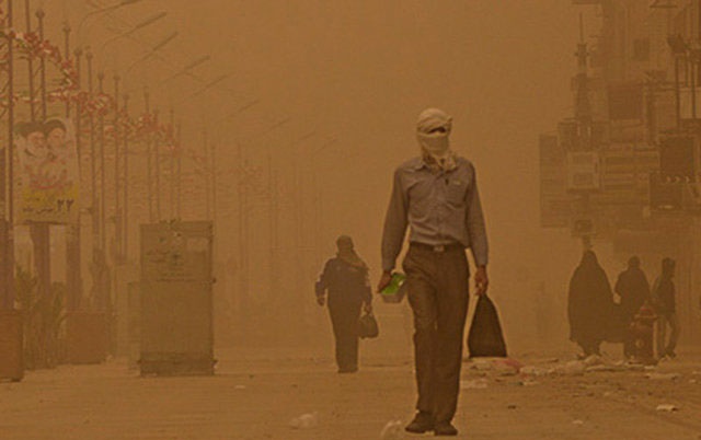 گرد و غبار مدارس و دانشگاه‌های خوزستان را تعطیل کرد