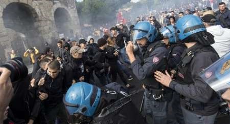 اعتراض دانش آموزی علیه دولت ایتالیا به درگیری با پلیس منجر شد