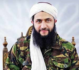 ابومحمدجولانی، فرمانده ارشد جبهه النصره  از افراد تحت تعقیب جهانی است.