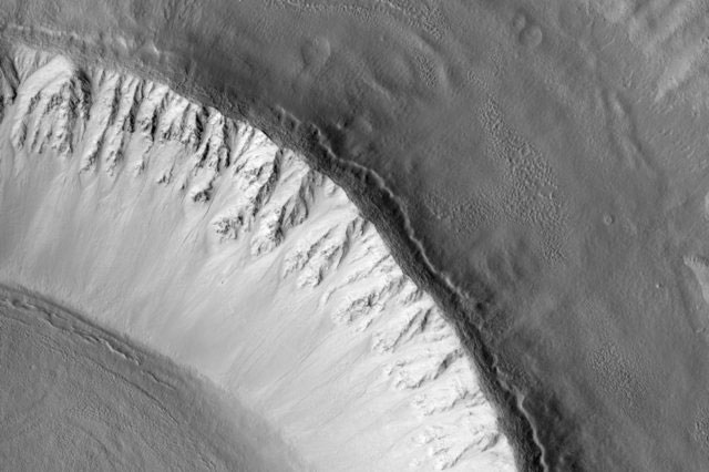 کشف صفحه یخی غول پیکر در مریخ 