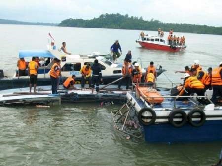 شمار تلفات قایق غرق شده اندونزی به ۵۴ نفر رسید