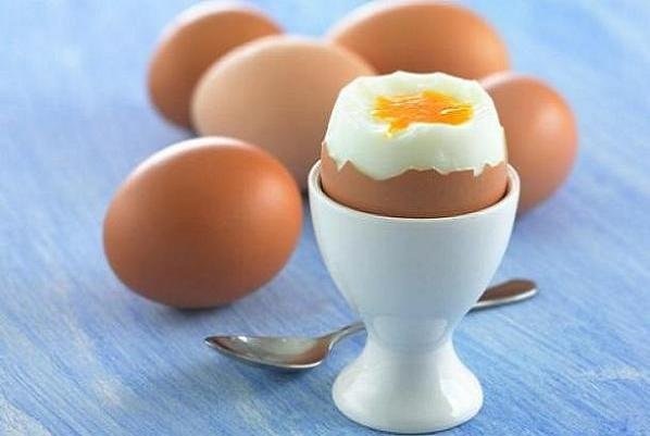 مصرف روزانه یک تخم مرغ از بروز سکته پیشگیری می‌کند