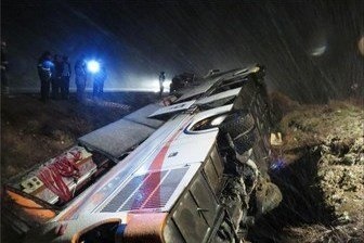 شمار جان باختگان حادثه اتوبوس زائران یزدی کربلا به ۲۸ نفر رسید