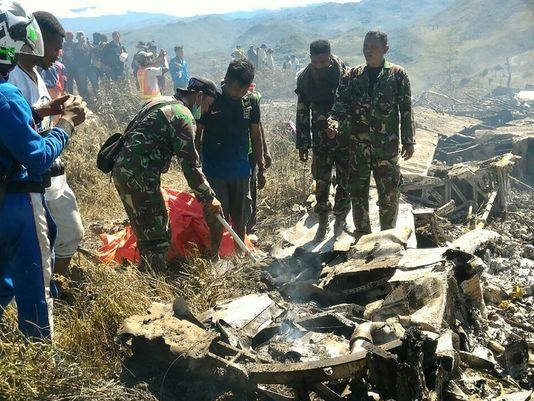 سقوط هواپیمای نظامی اندونزی ۱۳ کشته برجای گذاشت