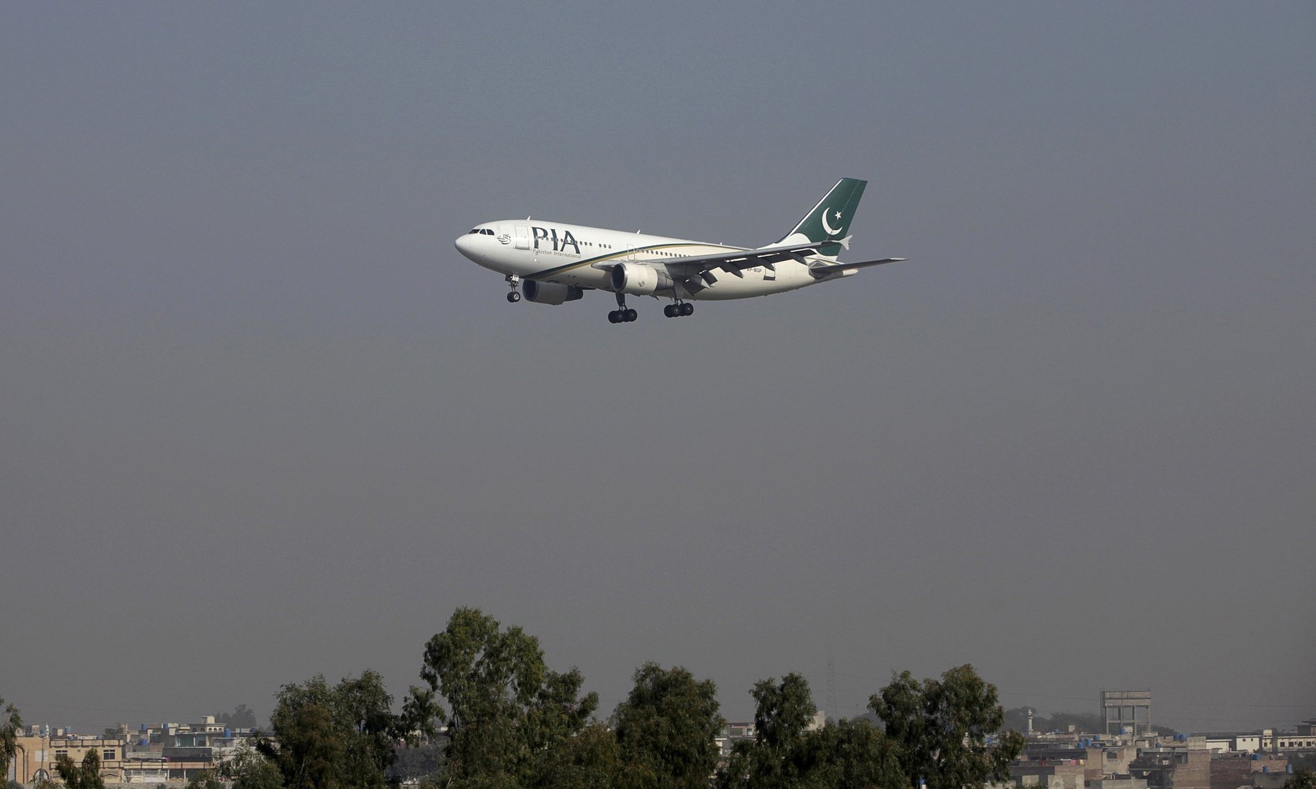 سقوط هواپیمای پاکستان با ۵۰ مسافر