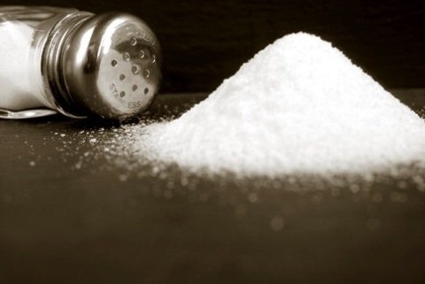 سرطان معده و پوکی استخوان از عوارض مصرف زیاد نمک 