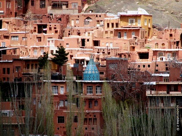 اینجا سرخ‌ترین روستای ایران است | جاهای دیدنی ابیانه همراه با تصاویر