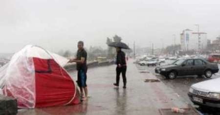  بارش شدید باران و غافلگیری مسافران درگیلان |  جاده کرج -چالوس یکطرفه شد