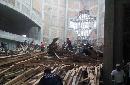ریزش سقف کلیسا در مکزیک ۱۹ زخمی و ۱۱ مفقود برجای گذاشت