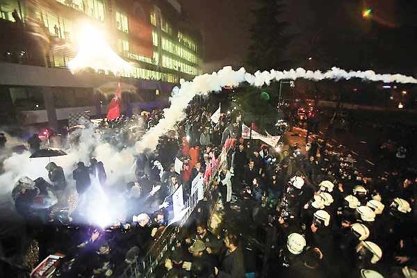 حمله پلیس ترکیه به دفتر روزنامه  تودی‌زمان