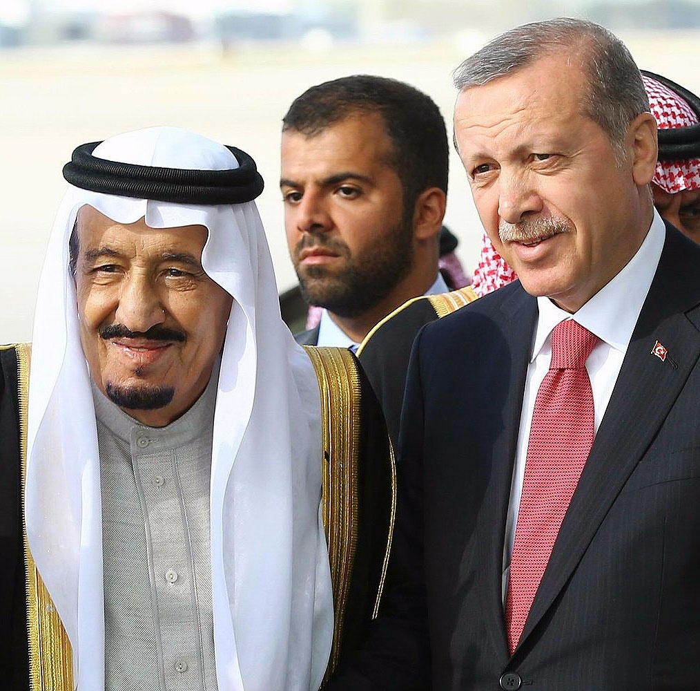 اردوغان مدال جمهوری ترکیه را به گردن شاه عربستان آویخت