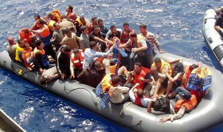 نجات یک هزار پناهجوی سوری در آب های جنوب ایتالیا
