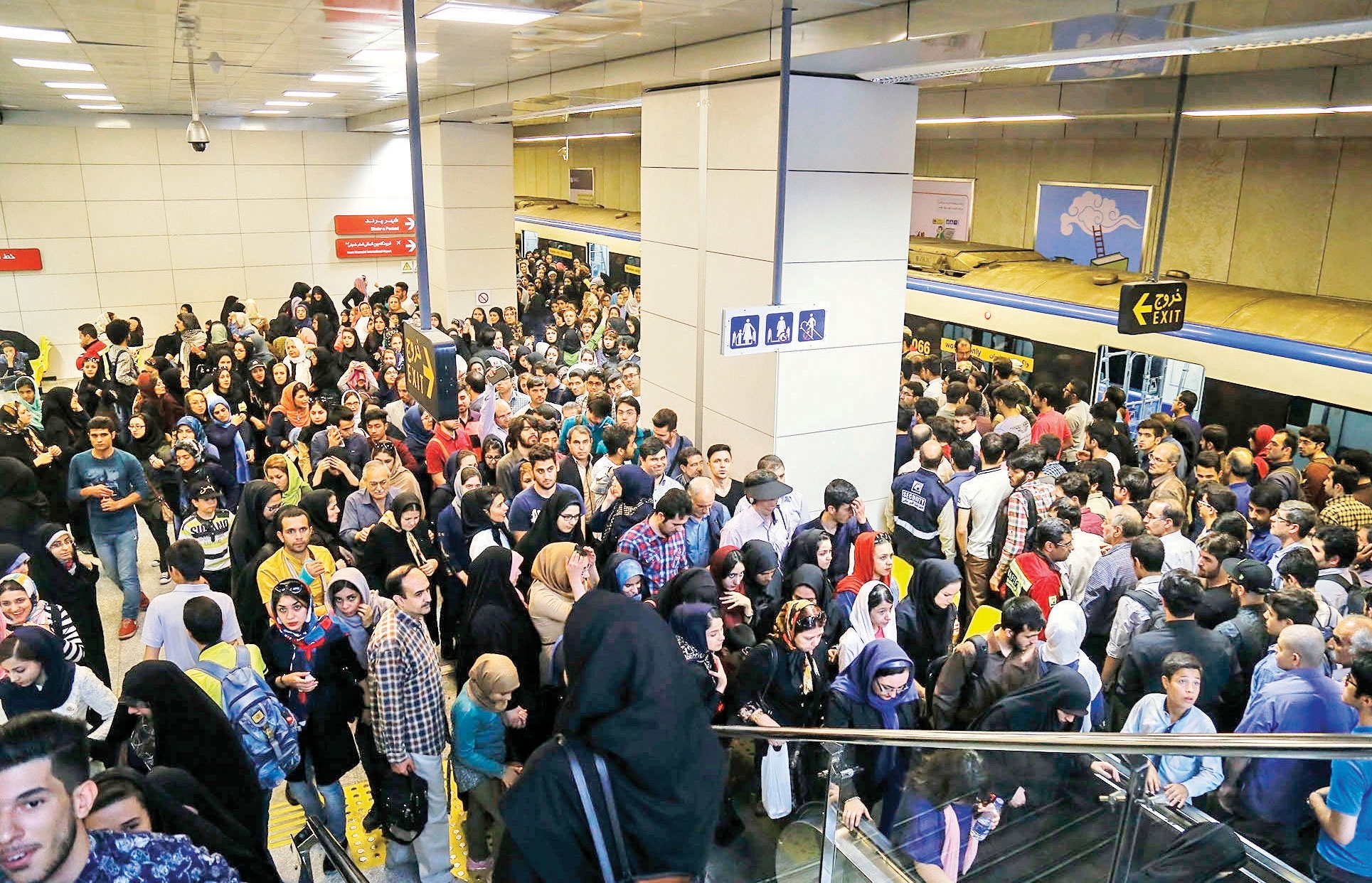  در هر ساعت ۱۸ هزار مسافر در ایستگاه شهر آفتاب تردد کردند.  
